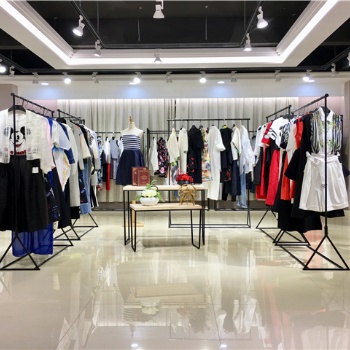 法國品牌摩安珂女裝折扣店貨源