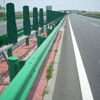防撞波形護(hù)欄、護(hù)欄板價(jià)格、高速公路護(hù)欄板廠家供應(yīng)樂至石佛鎮(zhèn)