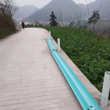 國標(biāo)護(hù)欄板防阻塊，波形護(hù)欄板，公戶路護(hù)欄供應(yīng)四川資陽中天鎮(zhèn)