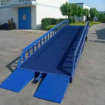 移動(dòng)式登車(chē)橋，裝卸臺(tái)
