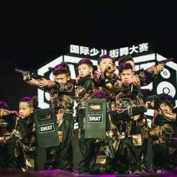 鶴崗少兒街舞爵士舞培訓(xùn)鴻恩藝術(shù)又開始了新的征程