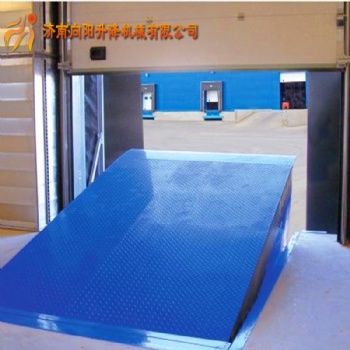固定式登車(chē)橋是現(xiàn)實(shí)貨物快速裝卸的輔助設(shè)備