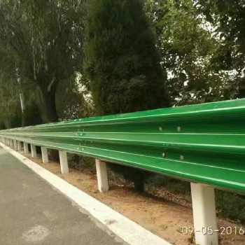 高質(zhì)量格全國專業(yè)配送波形護(hù)欄廠家
