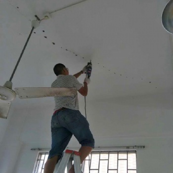 南寧市青秀區(qū)房間漏水維修電話？客廳滲水維修