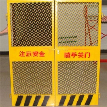 施工電梯安全門(mén) 人貨梯防護(hù)門(mén) 建筑施工臨時(shí)電梯門(mén)