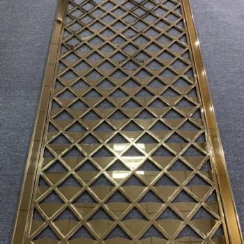三亞藝術(shù)館大堂噴砂鈦金不銹鋼滿焊花格屏風(fēng)