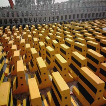 高速混凝土隔離墩鋼模具