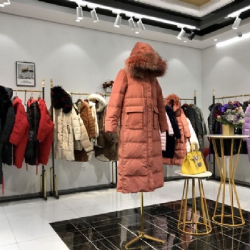 詩萌蒂19新款羽絨服廣州品牌女裝折扣走份廣州伊曼服飾有限公司