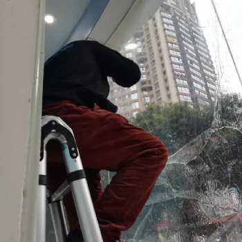 長沙大自然本地上門窗戶玻璃貼膜玻璃窗戶隔熱膜本地商家