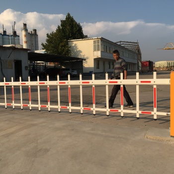 邯鄲小區刷卡門邯鄲伸縮門邯鄲廣告道閘邯鄲車庫門