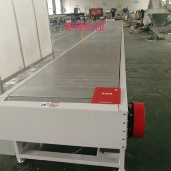 山東德隆定做板鏈式生產(chǎn)線鏈板輸送機車間組裝線