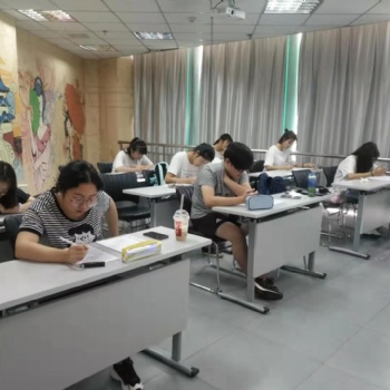 家長學(xué)生選擇江蘇瀚宣博大五年制專轉(zhuǎn)本不后悔