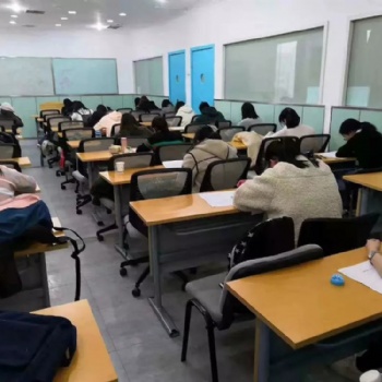 五年制專轉(zhuǎn)本寒假班招生瀚宣博大培訓(xùn)中心助你一臂之力