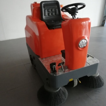 小型座駕掃地機(jī)多功能掃地機(jī)噴霧式
