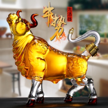 仰頭牛玻璃酒瓶大牛造型工藝酒瓶吹制牛白酒瓶個性吹制動物牛玻璃醒酒器