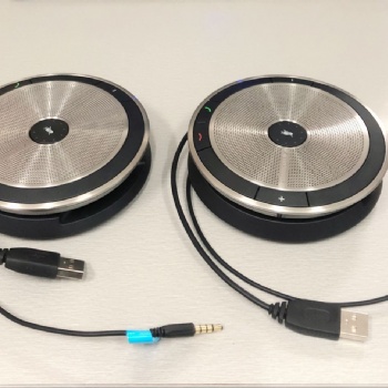 SP 30/30+可選擇藍(lán)牙®或USB-C連接，提供自由靈活的連接選項(xiàng)。 兩個(gè)噪聲和回聲消
