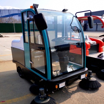 沃爾諾森大型停車場垃圾清掃機車半封閉駕駛式掃地機廠區