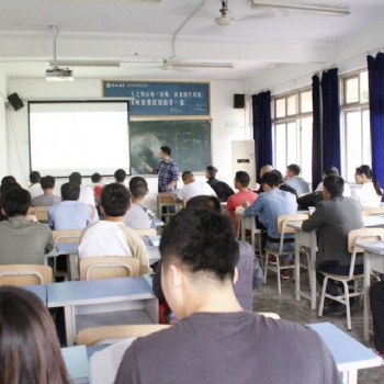 想要學門技術(shù)開塔吊怎么樣