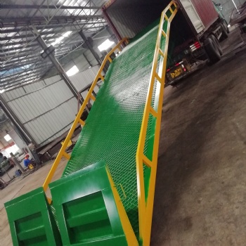 廠家專業(yè)定制10噸裝卸平臺(tái)，移動(dòng)式登車橋