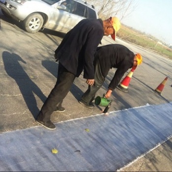 廠家直供復(fù)合土工格柵，礦用假頂網(wǎng)，護(hù)幫網(wǎng)，防裂貼，貼縫帶歡迎來(lái)電咨詢