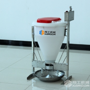 小豬的自動料槽讓小豬瘋長的料槽自動粥料器智能電腦系統