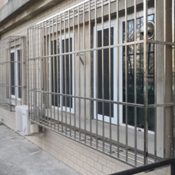 北京西城車公莊專業(yè)防盜窗安裝陽臺防護(hù)欄護(hù)窗