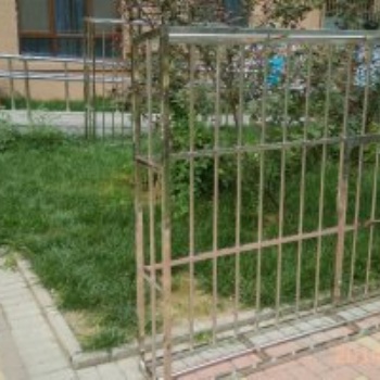 北京海淀區(qū)皂君廟安裝防盜窗安裝陽臺防護(hù)欄