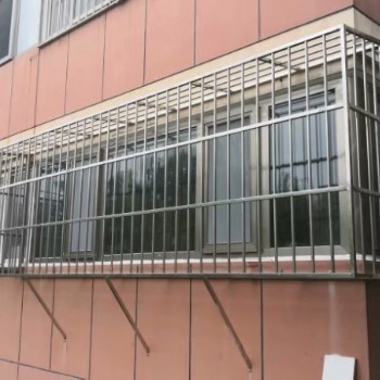 北京順義李橋安裝防盜窗防盜網(wǎng)安裝防護(hù)欄