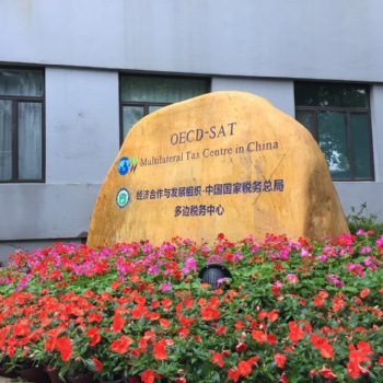廣州刻字黃蠟石廠家 出售不同規(guī)格的刻字石頭