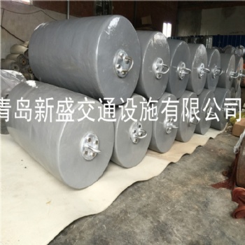 青島新盛生產(chǎn)船只靠泊防撞用橡膠充氣護(hù)舷靠球