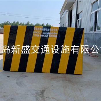 青島新盛大橋墩承臺保護(hù)黃黑相間防撞墩