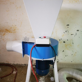 源頭廠家現(xiàn)貨海綿粉碎機泡沫顆粒粉碎機沙發(fā)廠碎海綿機碎邊角料