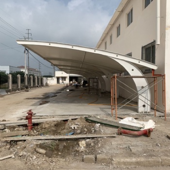 荊州安裝工廠汽車棚 景區膜結構停車棚安裝