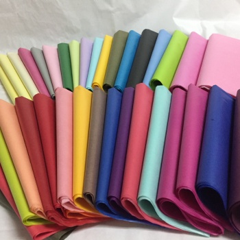 現(xiàn)貨供應(yīng)17g彩色拷貝紙50*70cm 40幾種顏色可選擇拷貝紙黑色包裝紙 質(zhì)優(yōu)價廉
