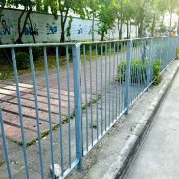 深圳港式護(hù)欄廠家生產(chǎn)一體化