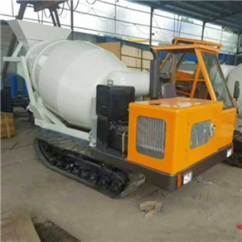 履帶式小型罐車，混凝土運輸車，規(guī)格尺寸可定做