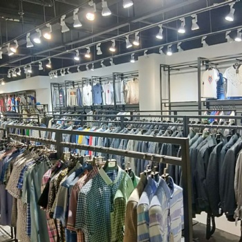 休閑運(yùn)動(dòng)品牌鞋服庫存尾貨批發(fā)直播甩賣貨源