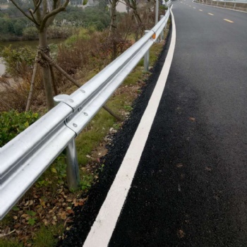 湖南騰廣道路防護熱鍍鋅護欄板高速公路防撞波形護欄