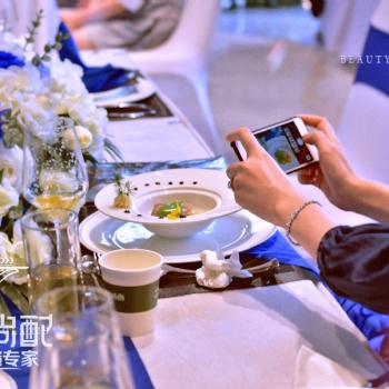 國慶中秋黃金周定制餐飲活動，自助餐茶歇私人宴會酒席圍餐團建燒烤