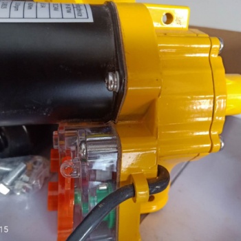 河北滄州助農(nóng)溫室電動(dòng)卷膜器220v100w