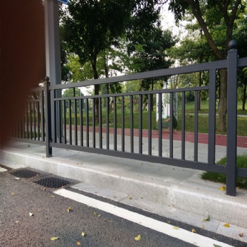 清遠1.2米高人行道護欄 城市道路中間隔離護欄 甲型噴塑護欄