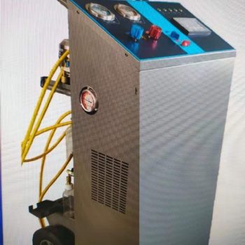 青島歐瑞諾大巴車維修空調(diào)加冷媒多用機