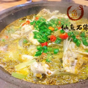 云南蒸汽石鍋魚踏青藤椒鍋鮮香麻辣誘人心脾