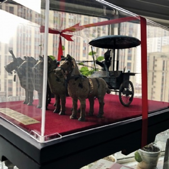 一號銅車馬工藝品，仿古銅馬報價，陜西特色旅游紀(jì)念品