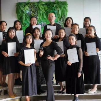 國內花藝師培訓班學校教花店快速做好定位模式和產(chǎn)品陳列設計以及客戶服務流程