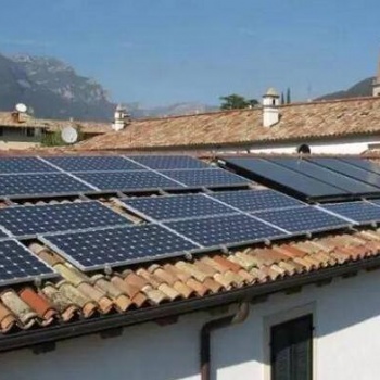 這里建成了屋頂光伏電站