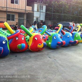 深圳趣味運(yùn)動(dòng)道具租售充氣毛毛充租售充氣大彩球租售趣味道具出租
