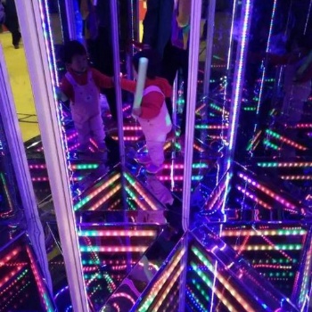 創意鏡子迷宮，網紅小屋定制，新型室內游樂設備，景區游樂