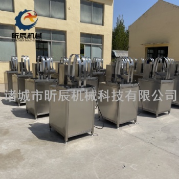 帶青皮椰子平均切兩半方便取汁機