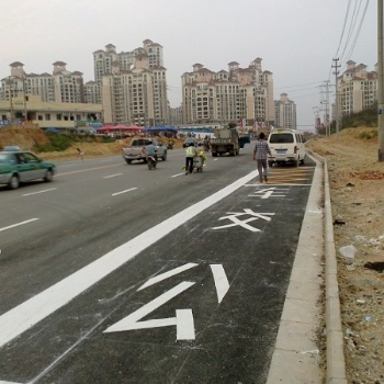 公交停靠站車道劃線工程找路之邦